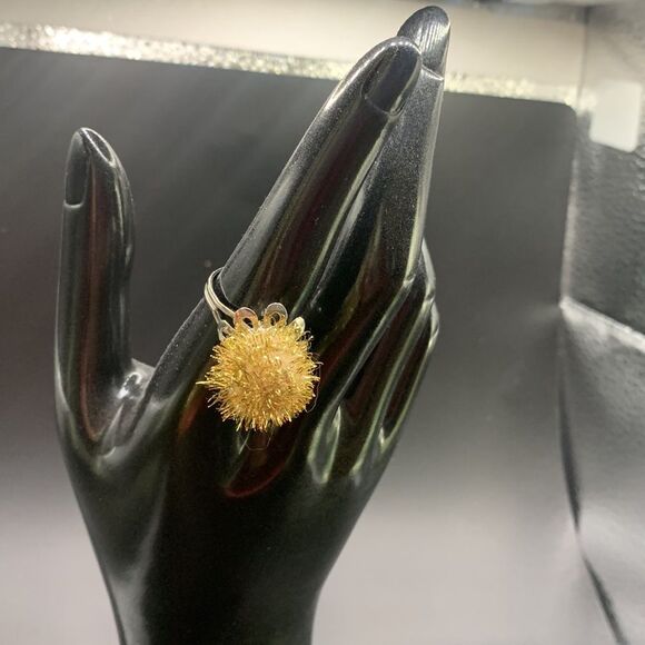 Fun Gold Tinsel Ring - Picture 2 of 5